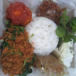 Nasi Urap Telur