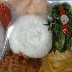 Paket Kumplit 2 ( Nasi   Ayam Goreng   Tumis Kangkung   Tahu Tempe   Sambal    Kerupuk )  Free Air Teh Tawar )