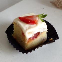 Strawberry Butter Cake (slice)