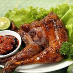 Dua Paha Bebek Bakar Sambel Lalapan