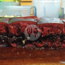 Coklat Red Velvet