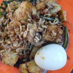 Tipat Cantok   Telur