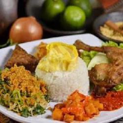 Nasi Urap Ayam Geprek