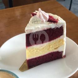 Red Velvet Cheesecake (slice)