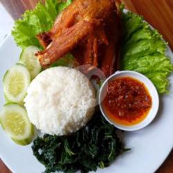 Bebek Goreng  Sambal  Lalapan