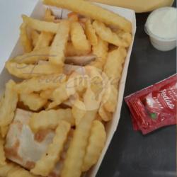 Shawerma Sandwich   French Fries   Sauce