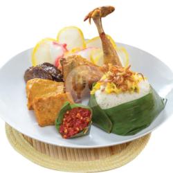 Nasi Uduk Ayam Goreng Komplit