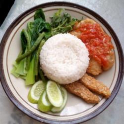 Lalapan Nasi  Ayam Penyet