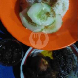 Nasi Ayam Goreng  Dada Bumbu Hitam Rica  Timun