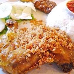 Ayam Penyet Khas Jakarta Nasi Tempe Lalapan