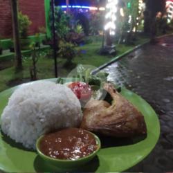 Nasi Lalapan Bebek Goreng