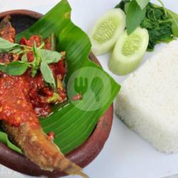 Nasi Lalapan Pecek Lele