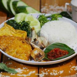 Sego Tempong Tahu Tempe Ikan Asin