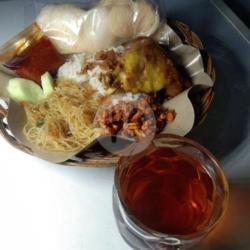 Paket Nasi Uduk   Ayam Goreng   Teh Panas / Es Teh Manis