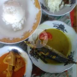 Nasi Pangek Masin Layang