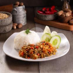 Nasi Ayam Geprek. Lalapan/sambal Free Esteh Manis