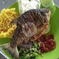 Ikan Bawal Goreng Kremes Tahu Tempe Sambal Korek