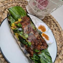 Nasi Kuning Bakar Sambal Cakalang Pedas