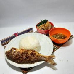 Nasi Ikan Goreng