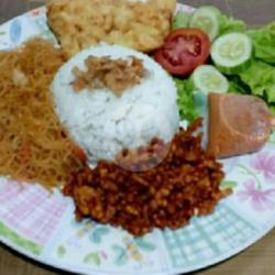 Nasi Uduk Bakwan Sayur