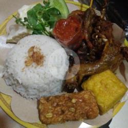 Nasi   Ayam   Ati   Usus   Tahu   Tempe   Kepala