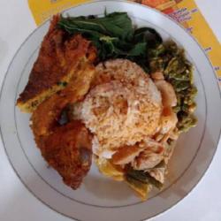 Nasi Padang Ayam Goreng   Telur Dadar   Tempe (free Es Teh)