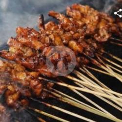 Sate Lontong 1 Porsi:gemolong