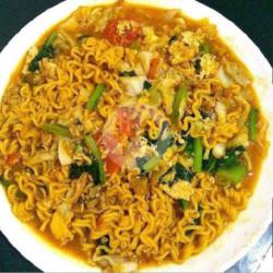 Indomie / Kwetiaw /bihun / Ifumie Goreng Goreng Telur