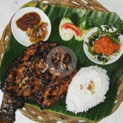 Nasi Gurami Bakar Madu   Tahu Tempe Terong Sambel Super Pedes