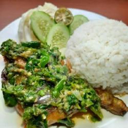 Nasi Geprek Paha Bawah Sambel Ijo   Mineral Gelas