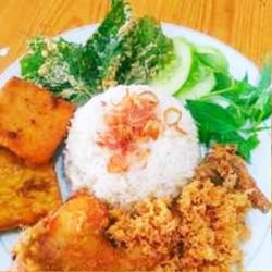 ‌nasi Uduk Ayam Kampung