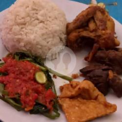 Nadi Ayam Plecing Kangkung Tahu ,tempe Ati Ampla Sambel Terasi