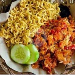 Ayam Penyet   Indomie Goreng