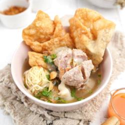 Bakwan Malang Komplit Bakso Telur Bihun