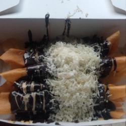 Banana Rolls Coklat Tiramisu Topping Keju