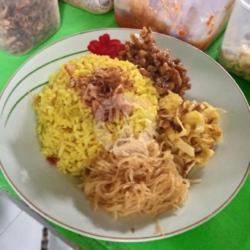 Nasi Kuning   Tempe Orek   Telur Iris   Perkedel   Bihun