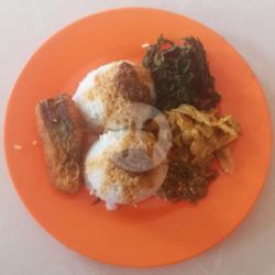 Nasi Paket Komplit Ikan Patin Balado