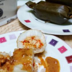 Lontong Isi/ Arem-arem Daging Ayam