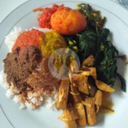 Nasi Telor Bulat,sayur Dan Sambel