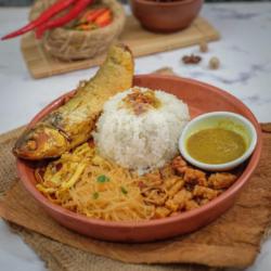 Nasi Uduk Bandeng Presto