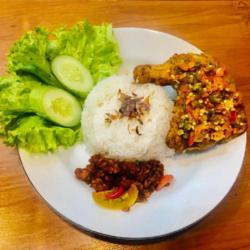 Nasi Rames Ayam Geprek