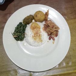 Nasi Rendang Ayam Suwir Kacang Merah Perkedel Kentang