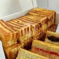 Roti Bakar Bandung Susu Strawberry