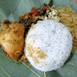 Sego Berkat Ayam Serundeng