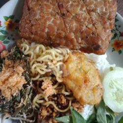 Nasi Campur Tempe Bacem