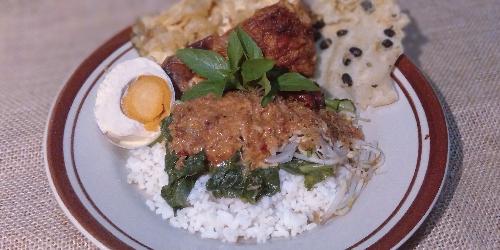 Warung Nasi Pecel Bu Saikem, Sawahan