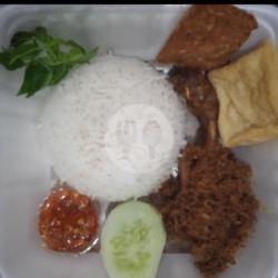 Nasi Ayam Bumbu Hitam