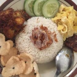 Nasi Uduk Ayam Serundeng