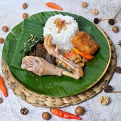 Nasi Gudeg Paha Bawah Ayam Potong