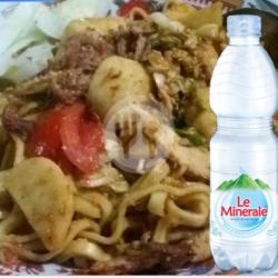 Mie Goreng Bakso Free Le Minerale